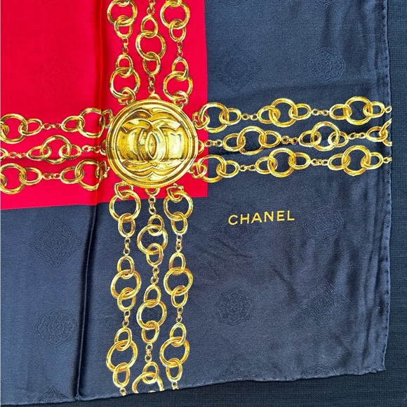 Vintage CHANEL Chain Medallion Scarf Black Red Gold - Picture 5 of 6
